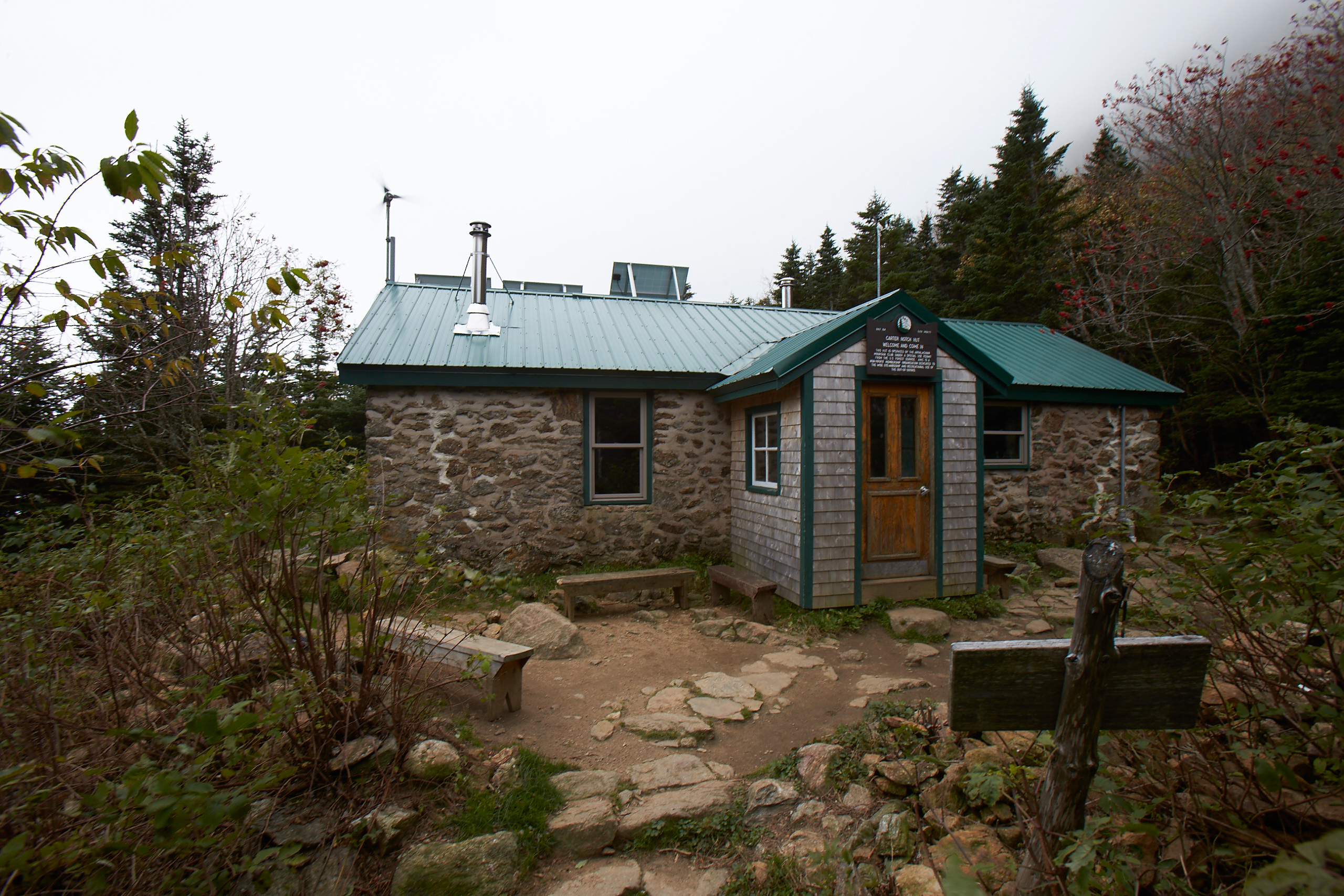 Featured Hut: Centennial Of AMC's Carter Notch Hut - Hut2hut.info